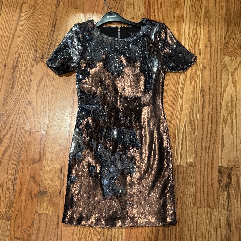 🎁🎄🎉 YOUR HOLIDAY PARTY DRESS IS HERE Topshop Black and Bronze Sequin Mini Dress